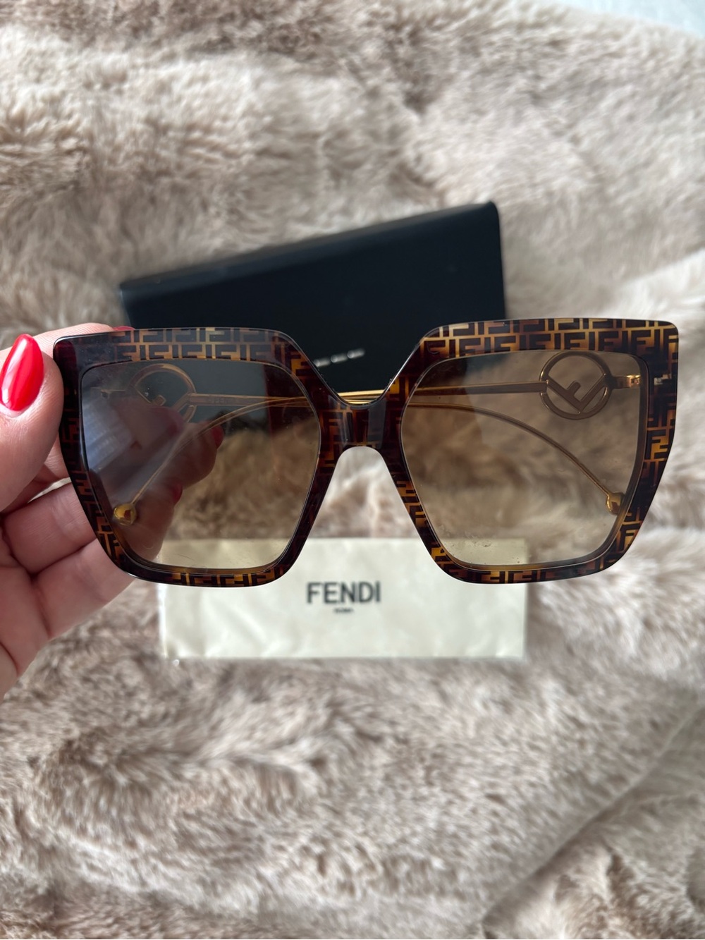 Fendi Tortoiseshell FF-Logo Square Sunglasses in Brown